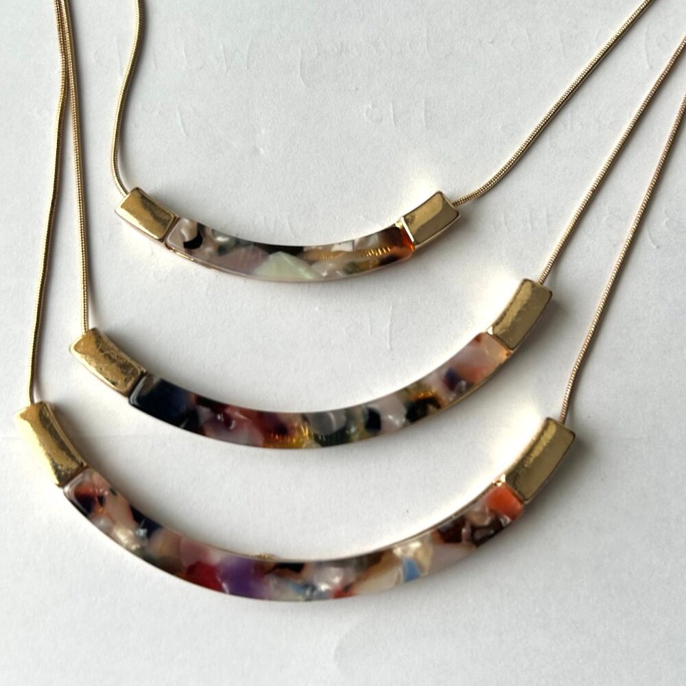 Express Multi-Colored Tortoise Shell Necklace - Picture 3 of 6